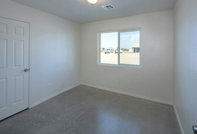 Building Photo - 20661 Leavitt Ln