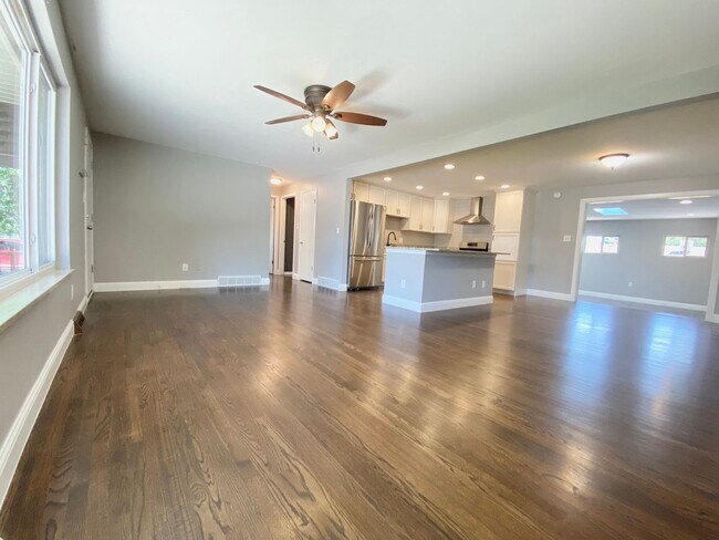 Building Photo - Spacious & Updated Home in Lakewood!-Open Floor plan, Outdoor Living Space, Garden Beds, & More!!!