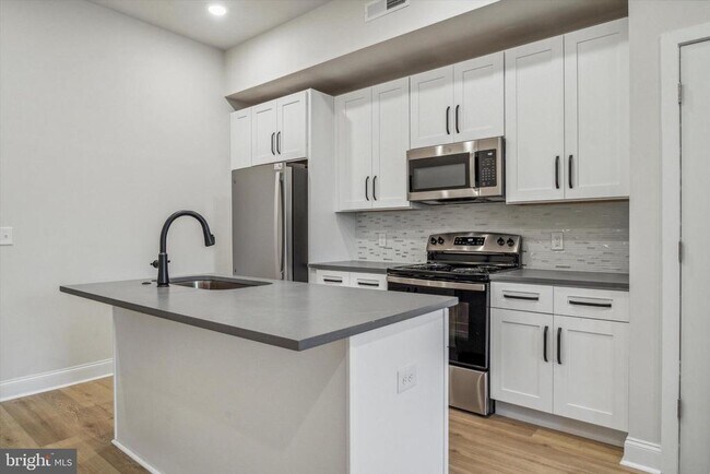 Building Photo - 2143 E Lehigh Ave