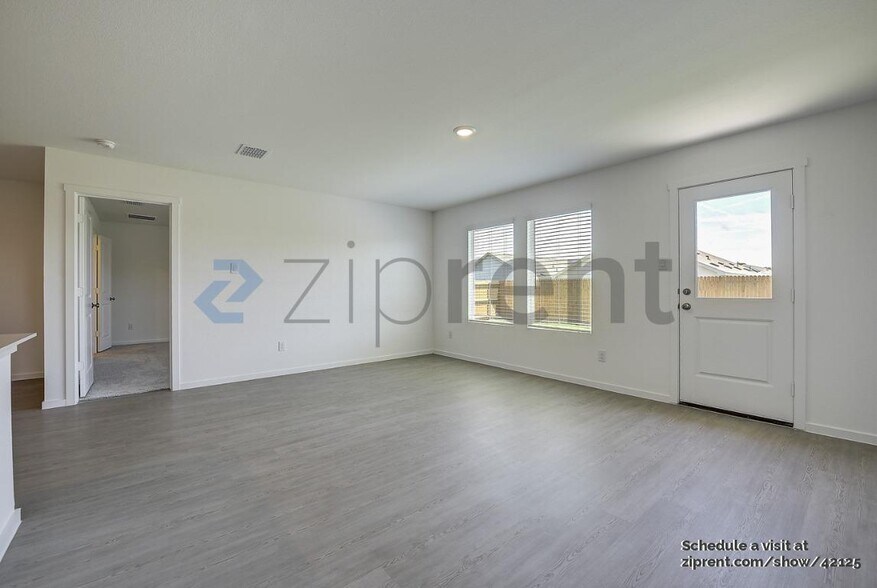 Building Photo - 531 Montclair Ave