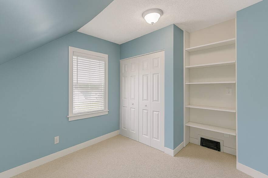 Building Photo - 2628 Ulysses St NE