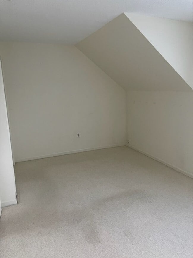 Building Photo - Beautiful Two Bedroom Condo