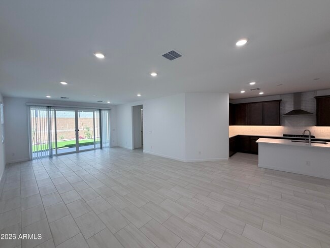 Building Photo - 6972 W Buckhorn Trail