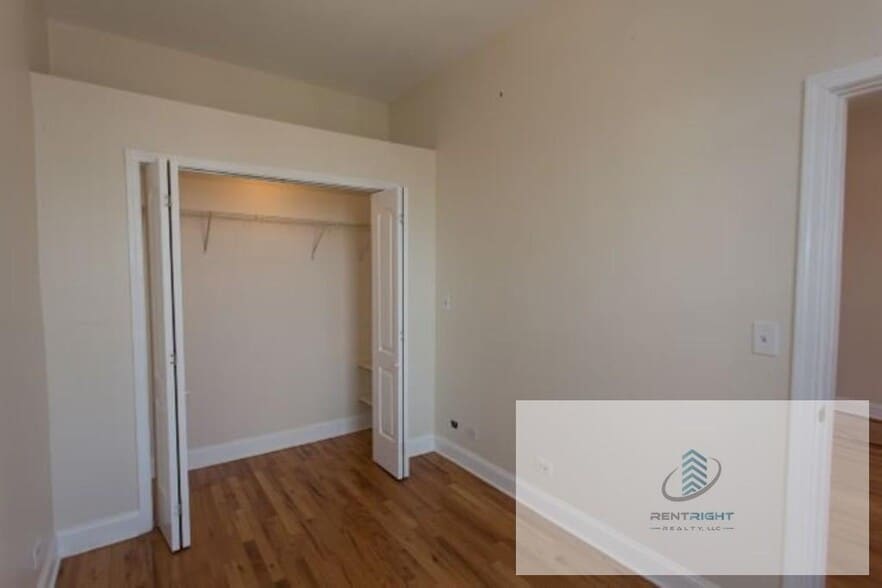 Building Photo - 1411 W Erie St