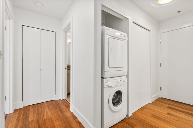 Building Photo - 1Bd/1Ba Seattle Condo