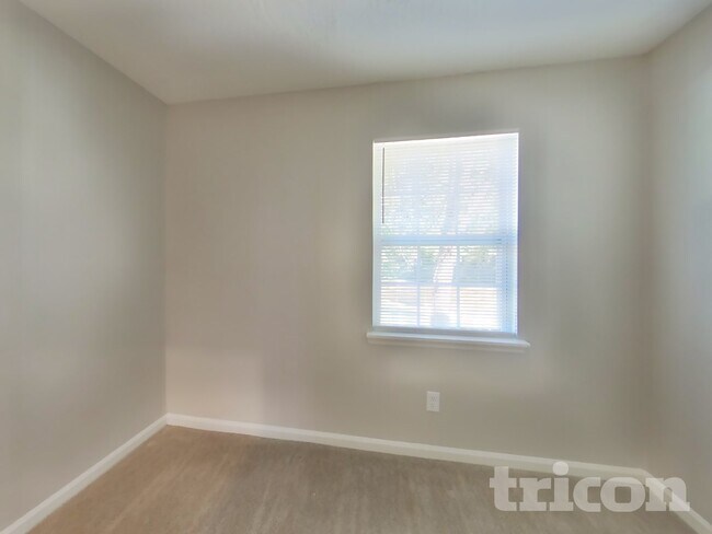 Building Photo - 6617 Flat Rock Dr