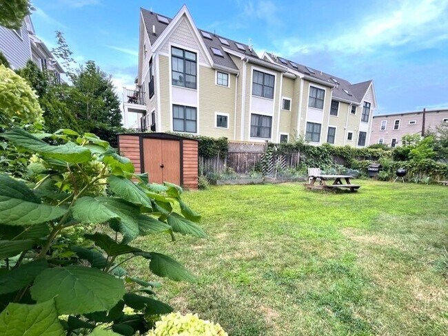 Building Photo - 259 Highland Ave