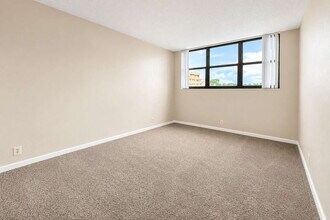 Building Photo - "Experience Luxury Living: Spacious 2-Bed, 2-Bath Condo in North Palm Beach!"