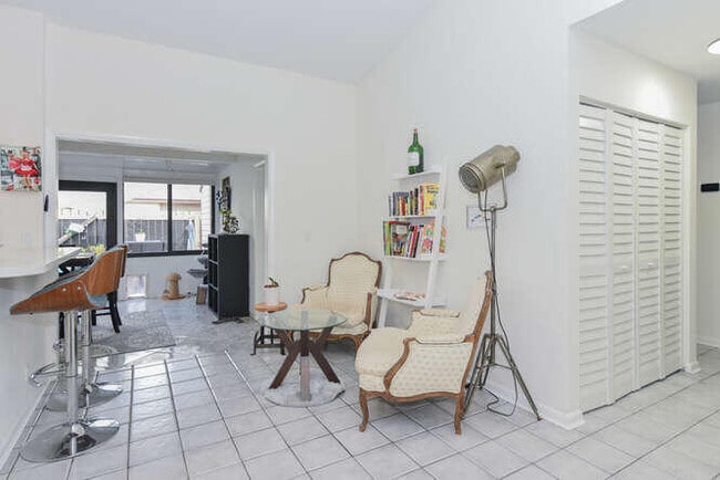 Building Photo - 108 Sherwood Cir