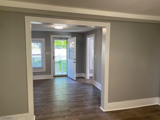 Building Photo - 14 Vail St