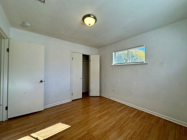 Building Photo - 204-206 Smart Street