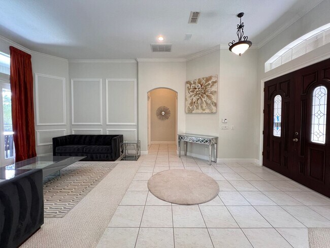 Building Photo - GORGEOUS SINGLE FAMILY HOME - PROPERTY  FU...