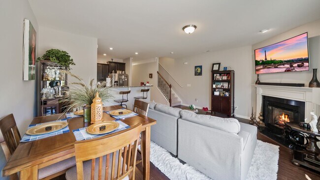 Building Photo - Stylish and Spacious 3bd/2.5ba Townhome w/ Garage in SE Durham!