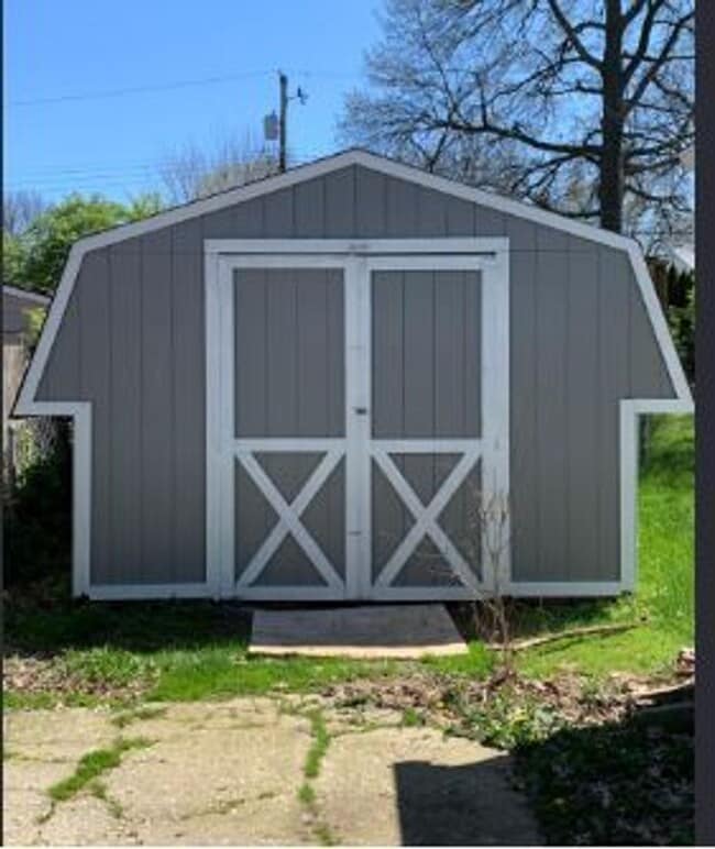 Building Photo - 1038 Marcellus Dr
