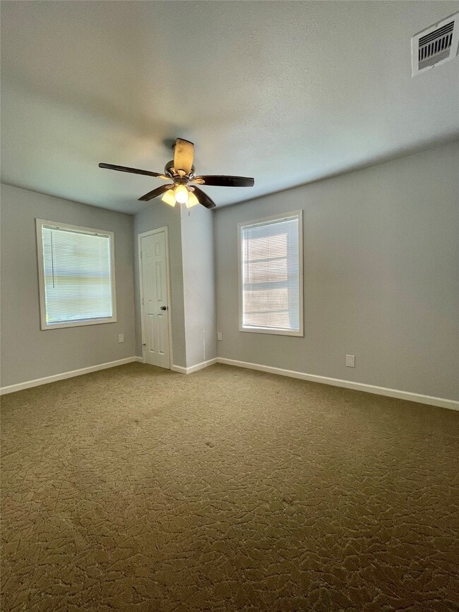 Building Photo - 150 Huisache St