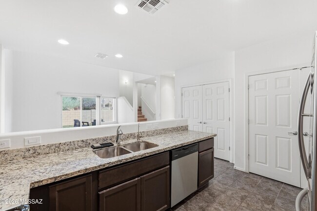 Building Photo - 4162 N Thurston Ln