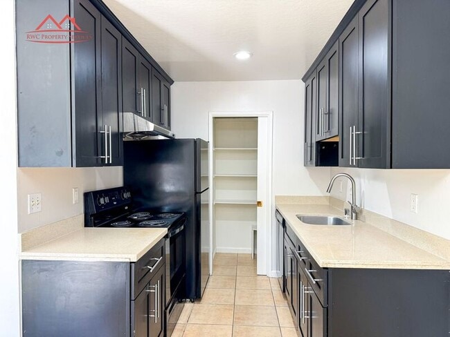 Building Photo - 1578 Albatross Dr