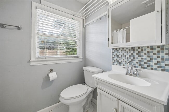 Building Photo - 6621 Westview Dr