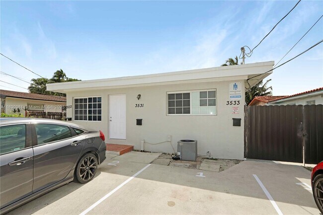 Building Photo - 3531 SW 91 Ave