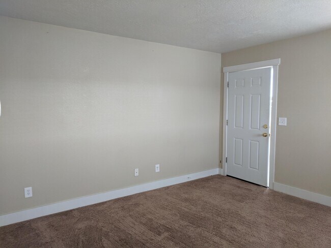 Building Photo - 2 Big River Rd