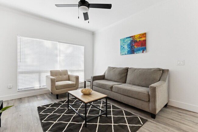 Building Photo - 875 W Pecos Rd