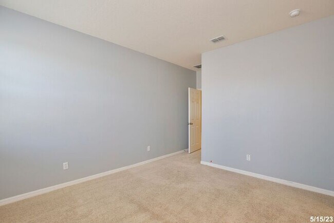 Building Photo - Gorgeous 4/3.5 Home with a Large Fenced Ba...