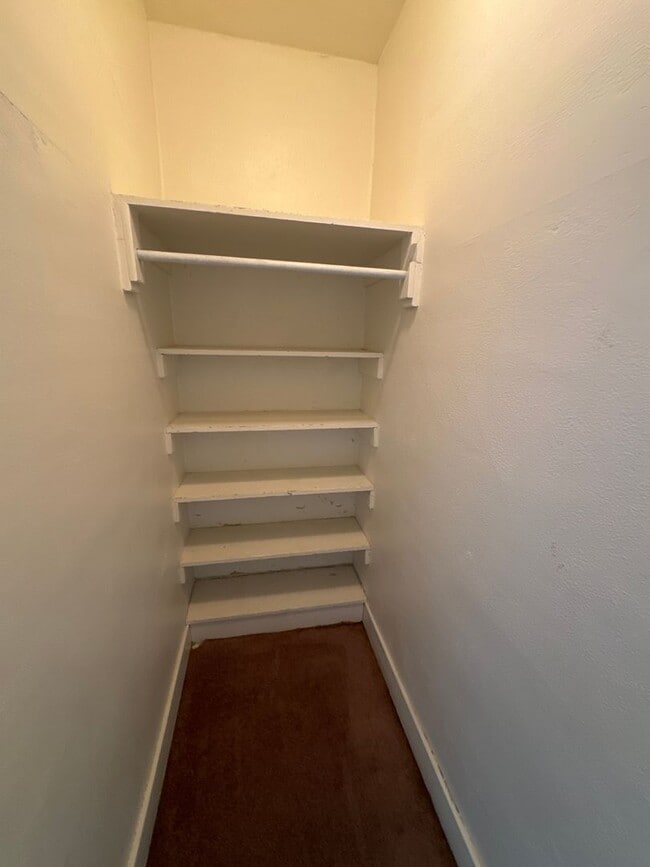 Building Photo - Cozy College Place Home