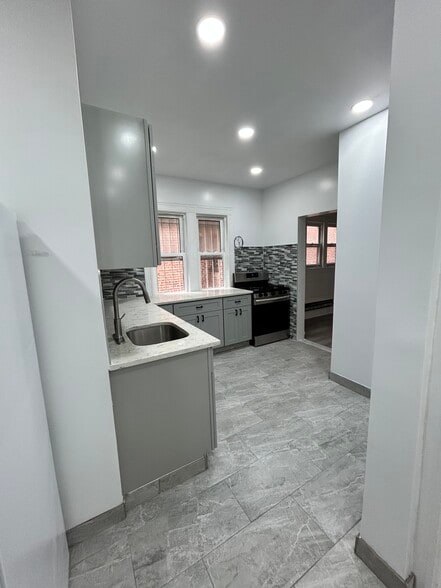 Kitchen - 607 E 17th St