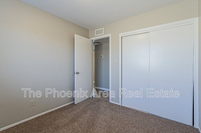 Building Photo - 5714 N 68th Ave