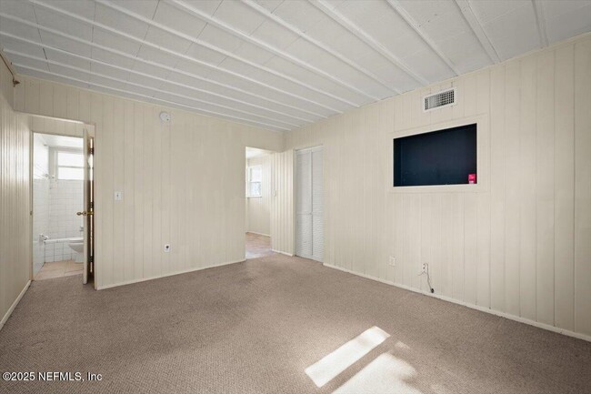 Building Photo - 725 5th St N