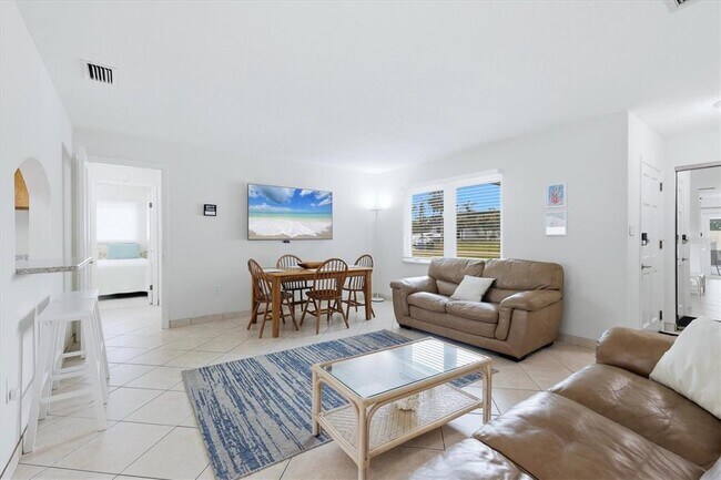 Building Photo - 6309 Flamingo Dr