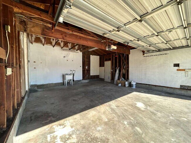 Building Photo - 2213 N Cirby Way