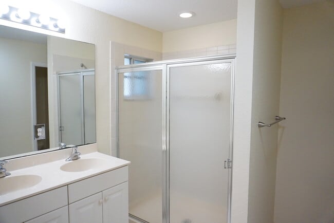 Building Photo - 2032 Nassau Dr