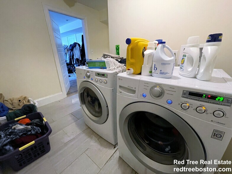 Building Photo - 1 Larose Pl