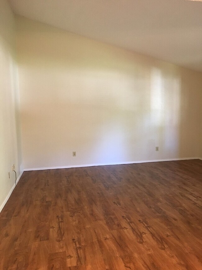 Building Photo - 1918 Gracy Farms Ln