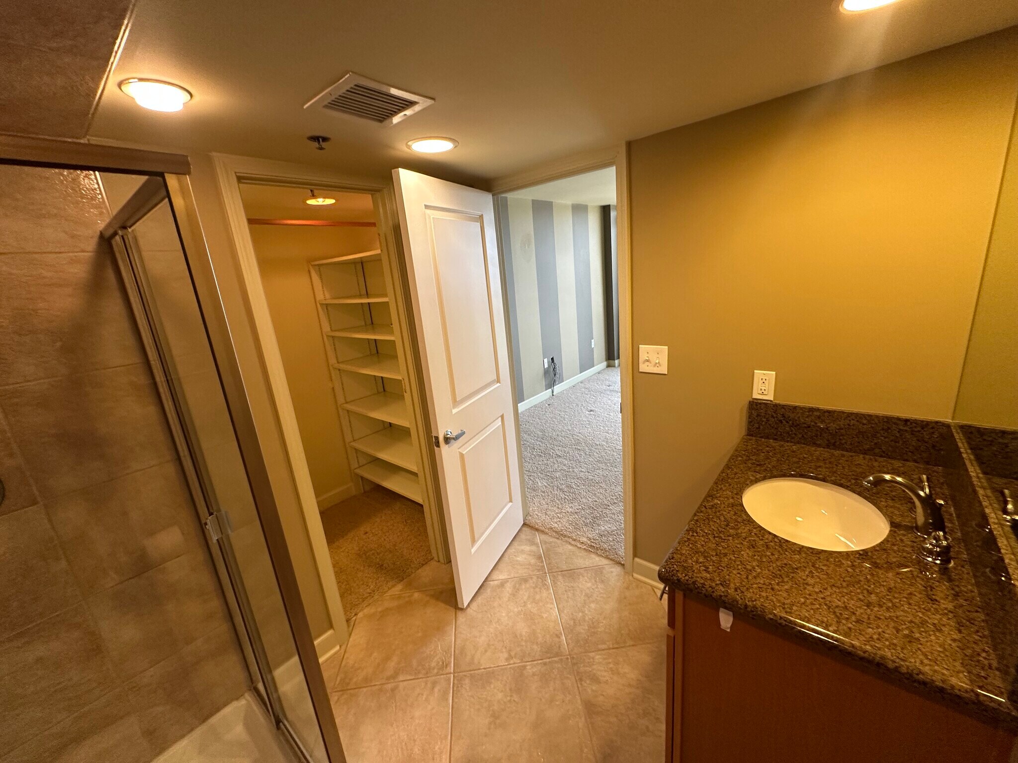 Master Bath - 600 Admiral Blvd