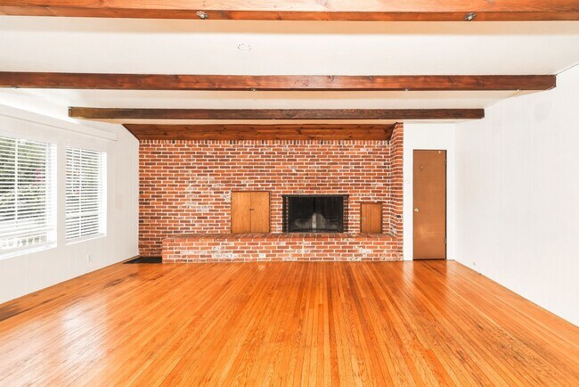 Building Photo - 420 Carrillo St