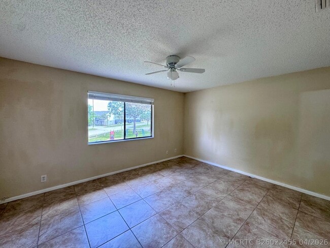 Building Photo - 704 Riverside Dr