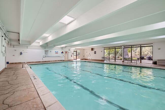 Building Photo - Completely Updated 2 Bedroom 2 Bathroom Condo Available NOW! Garage Parking Included!