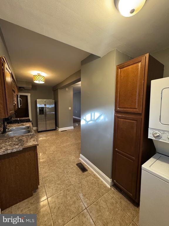 Building Photo - 1321 Cambria St