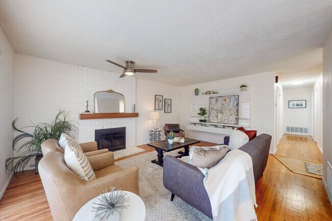 Building Photo - **Great Home** 3 Bed | 2 Bath | NE Heights | Quiet Neighborhood, Prime Location