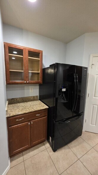 Building Photo - 4630 Chatterton Way