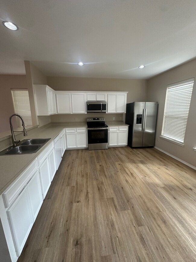 Building Photo - 8045 Ellinger Ln