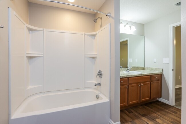 Building Photo - Inviting 3-Bedroom, 2-Bath Home in Ruskin, FL