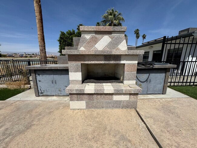 Building Photo - 77110 Indiana Ave