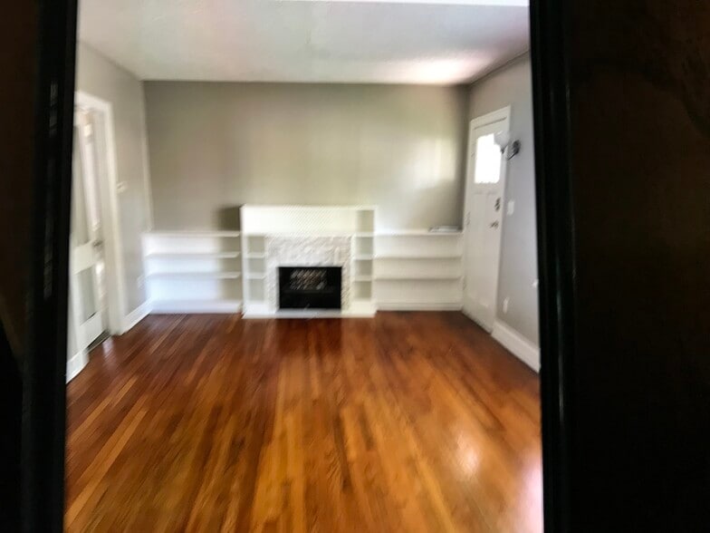 Building Photo - 821 Cruce St