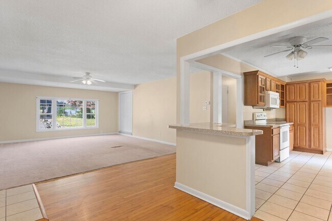 Building Photo - Northwoods Cutie!