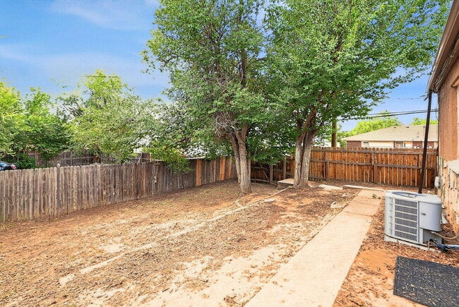 Building Photo - $2,020.95, 2 Beds - 2 Bath, Duplex in Denver with Washer and Dryer!