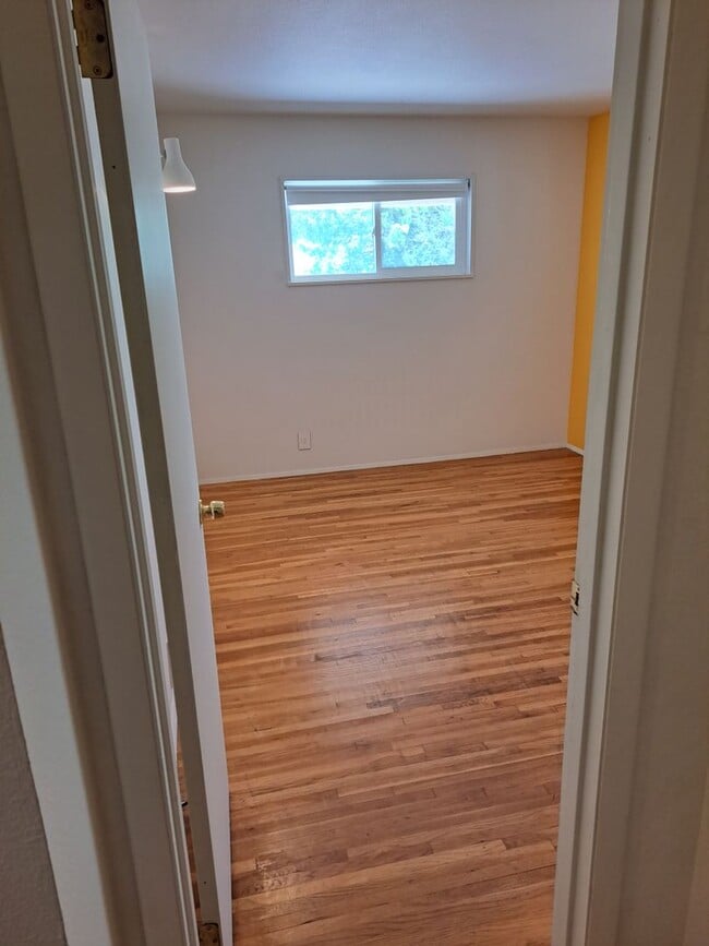 Building Photo - 3 BED 2 BATH SINGLE FAMILY HOME IN *CONVENIENTLY* LOCATED ALBUQUERQUE NEIGHBORHOOD!