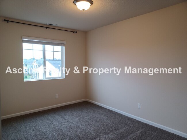 Building Photo - 3 Level End Unit Townhome with Newer Carpet, Open Floor Plan, 2 Balconies, 2 Car Attached Garage ...
